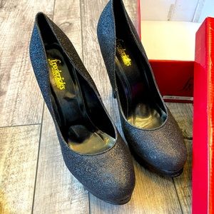 Fredericks of Hollywood, high heel shoe, size 8.5, color black shimmer